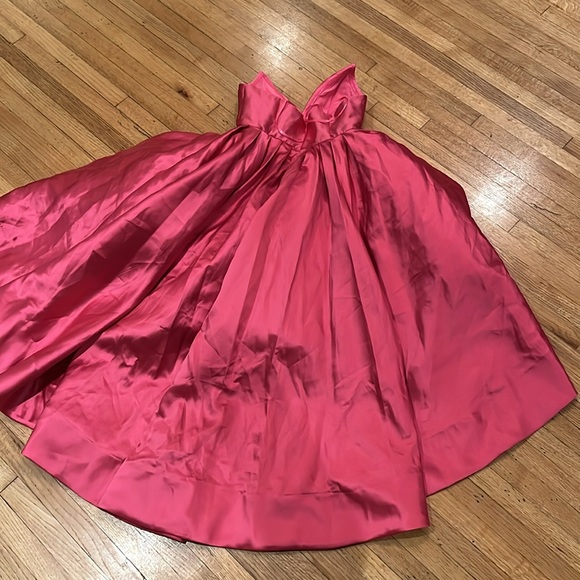 Hutch Sabrina Strapless V-Neck Pleated High-Low Gown - Picture 15 of 17